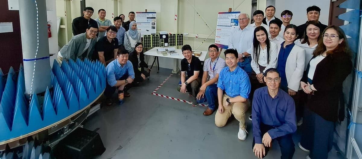 students on a tour of Singapore's Agency for Science, Technology and Research Institute for Infocomm Research facility