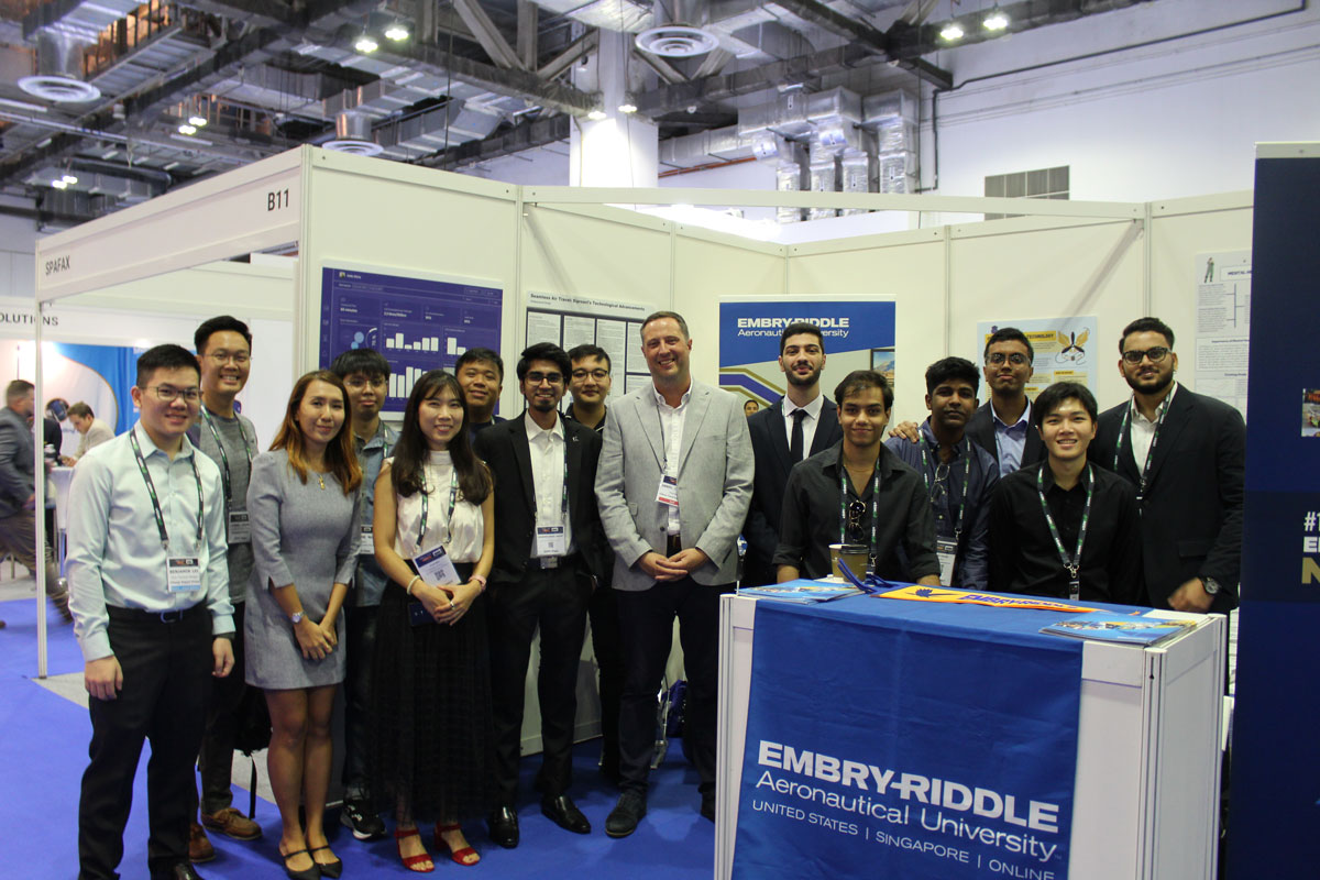 ): Embry-Riddle researchers and Associate Vice-Chancellor Pablo Alvarez (back row, second from left) show off their Eagle pride at the FTE show. (Photo: ERAU Asia Photography Club)